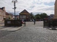Změna režimu parkování na odstavné ploše v Komenského ulici
